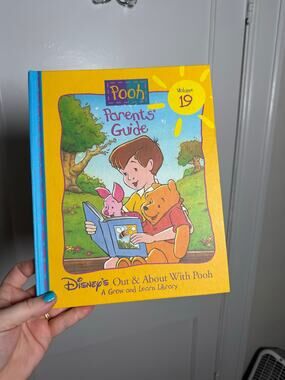 Vintage 1996 Disney Winnie the Pooh Parents Guide Vol 19 Hardcover Book 90s